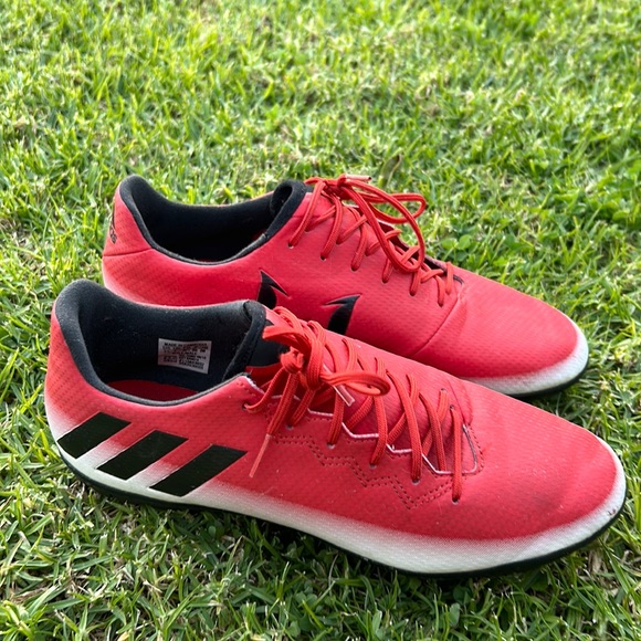 Adidas Messi soccer shoes size 7.5 - Picture 1 of 9